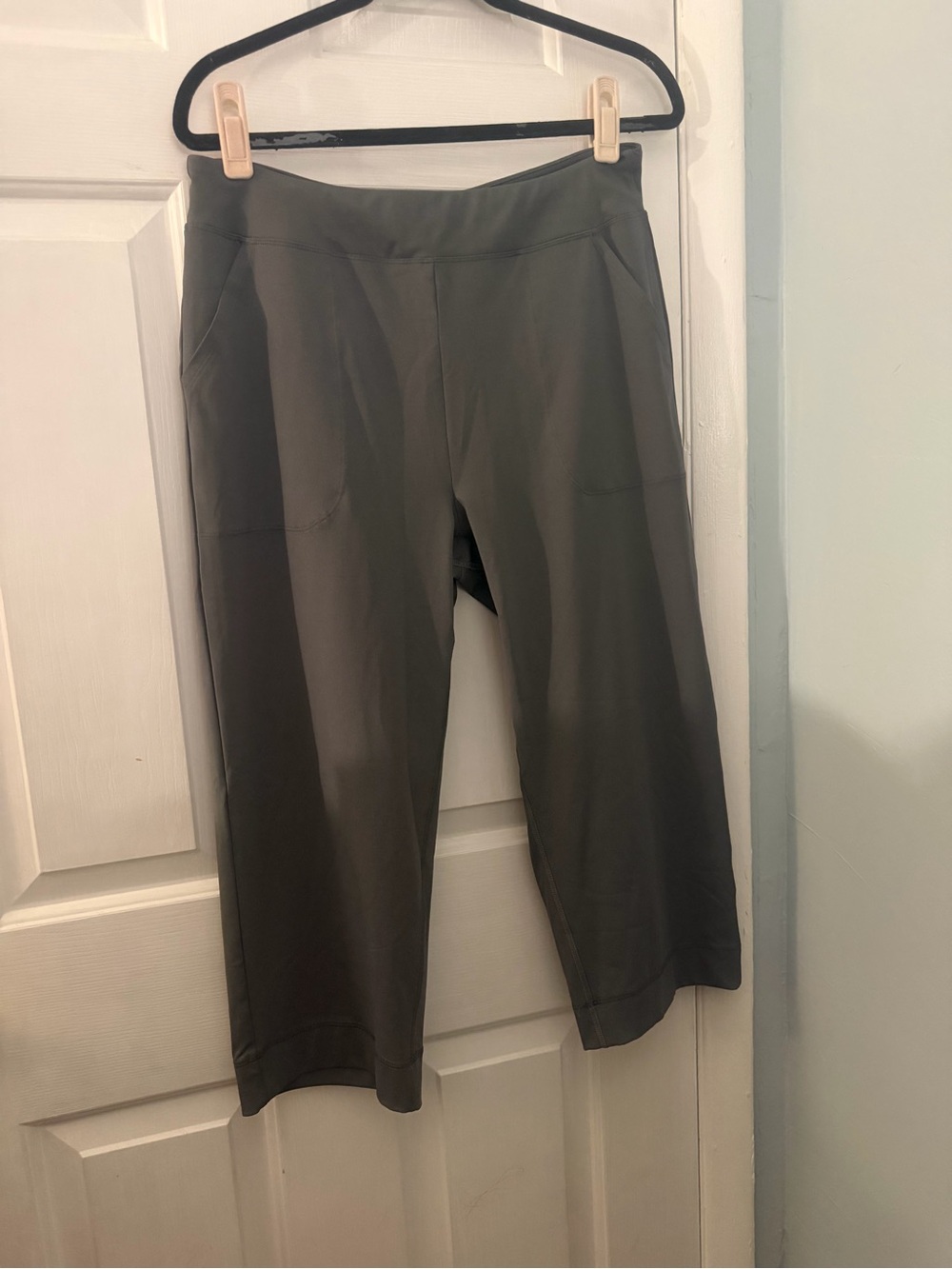 NWT Baleaf Gray Cropped Athletic Pants Capris Size L